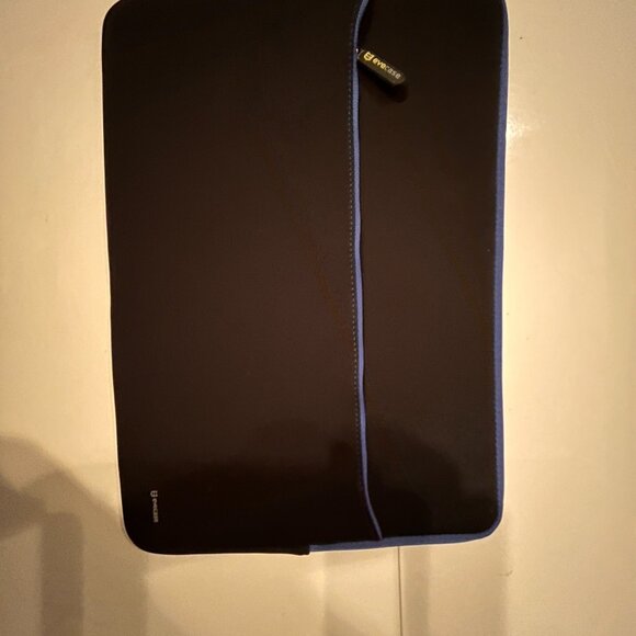 Laptop and Computer Cushioned Case Zipper Closure by Evercase - Used Twice - Picture 3 of 13